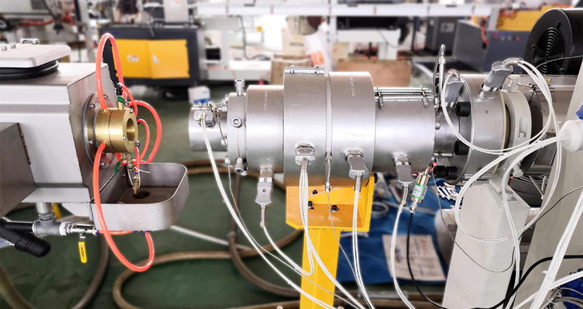 PERT pipe making machine die head Головка для изготовления труб PERT