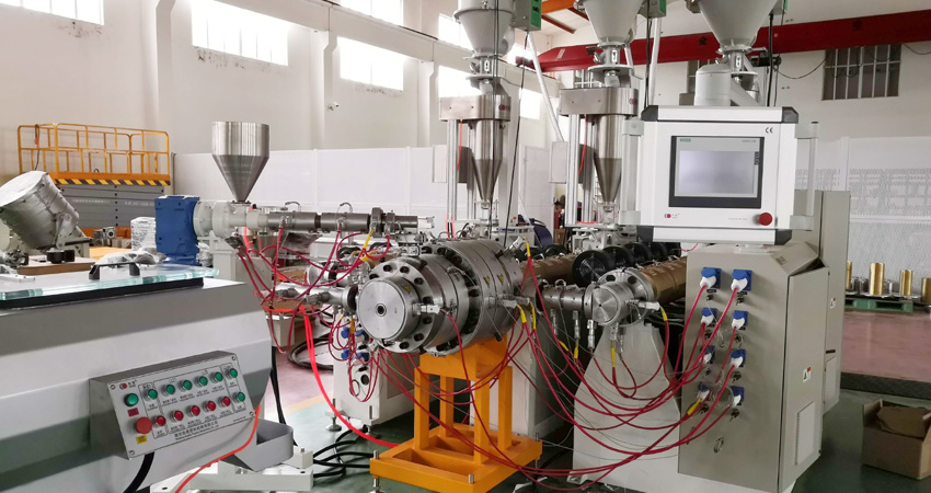 PP soundproof pipe making machine Машина для производства звуконепроницаемых труб из полипропилена