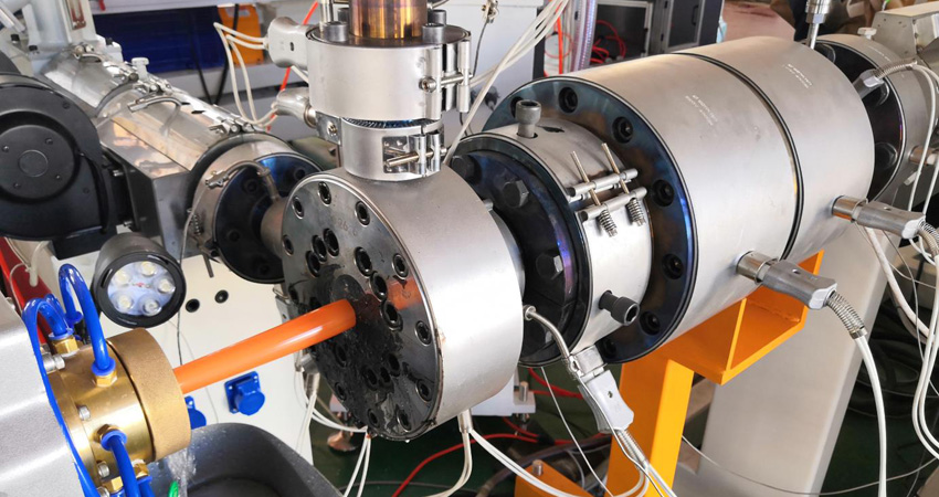 3 layer oxygen barrier pipe making machine Машина для производства трехслойных труб с кислородным барьером