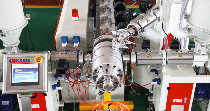 Машина для производства пятислойных труб с кислородным барьером